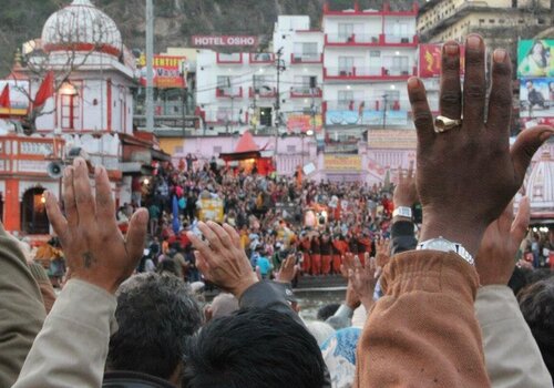 Entre gurus, sadhus e Jeca tatus ...