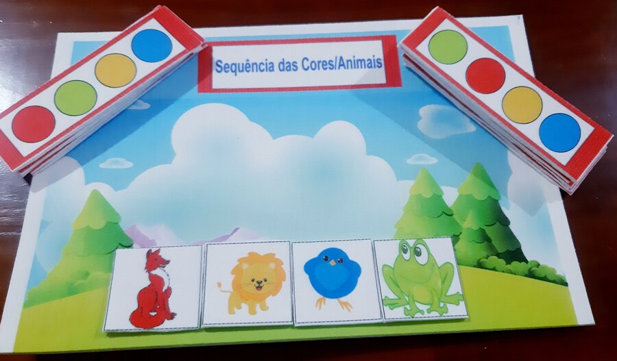 Jogo Sequência Cores e Animais Fofos