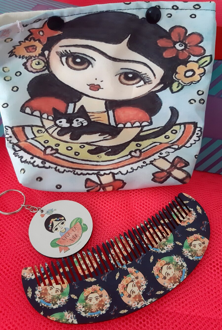 Kit Frida Kahlo: necessarie + pente +chaveiro 