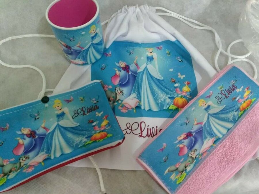 Kit infantil: mochilinha+caneca +lavabinho+necessarie 