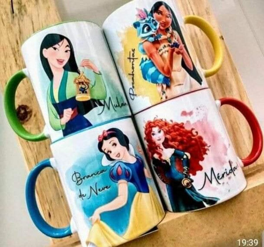 Caneca alça colorida personalizada 